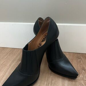 Lanvin Black Leather Pointed Toe Ankle Bootie Women’s Heels